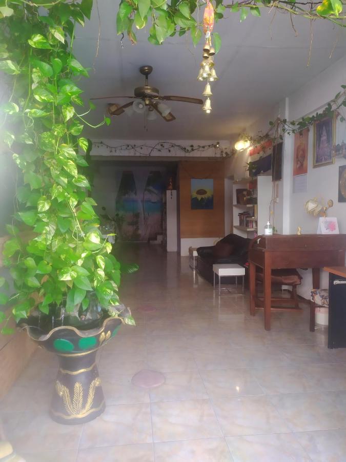 Sv. House Hotel Jomtien Beach Buitenkant foto